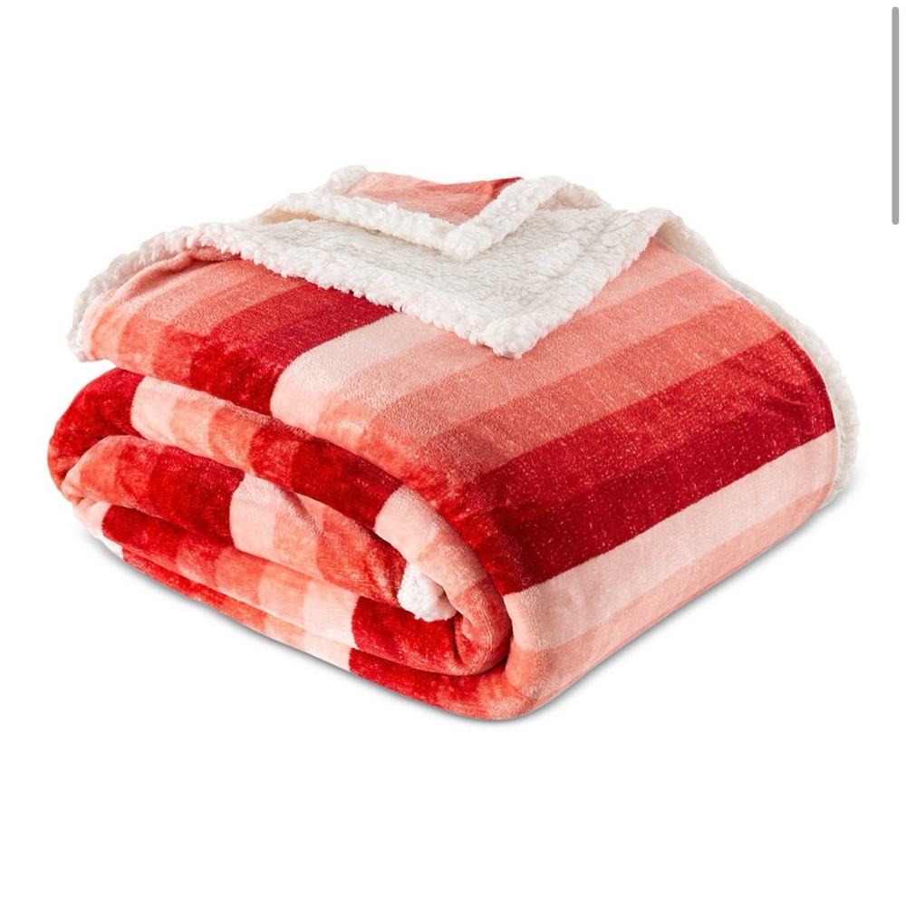 Holiday Collection Velvety Checkered blanket from Berkshire. - Picture 5 of 12